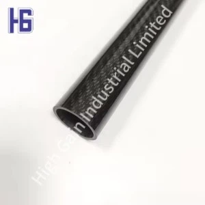 Hiilikuitupunottu putki