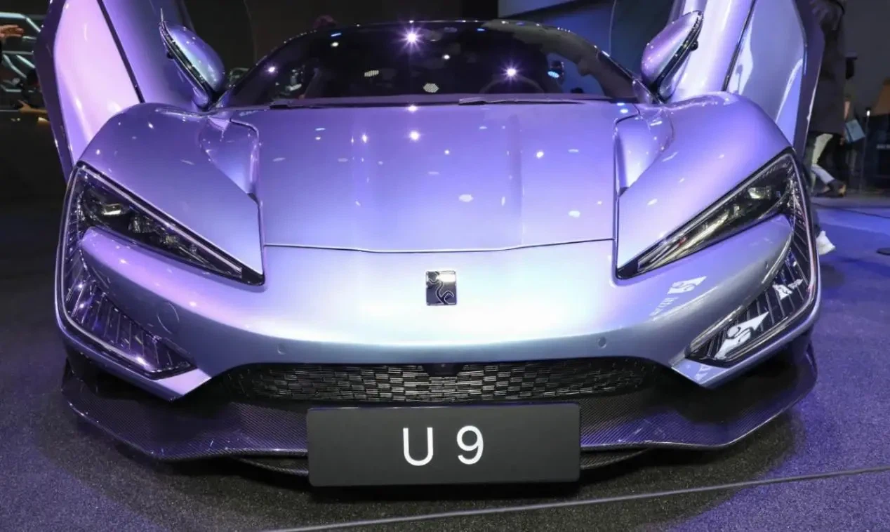 Yangwang U9 julkaisee korkean suorituskyvyn hiilikuitupäivityssarjan